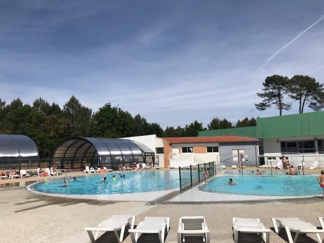 Village Vacances Aux Villages Sous Les Pins Leon Bagian luar foto