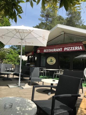 Village Vacances Aux Villages Sous Les Pins Leon Bagian luar foto